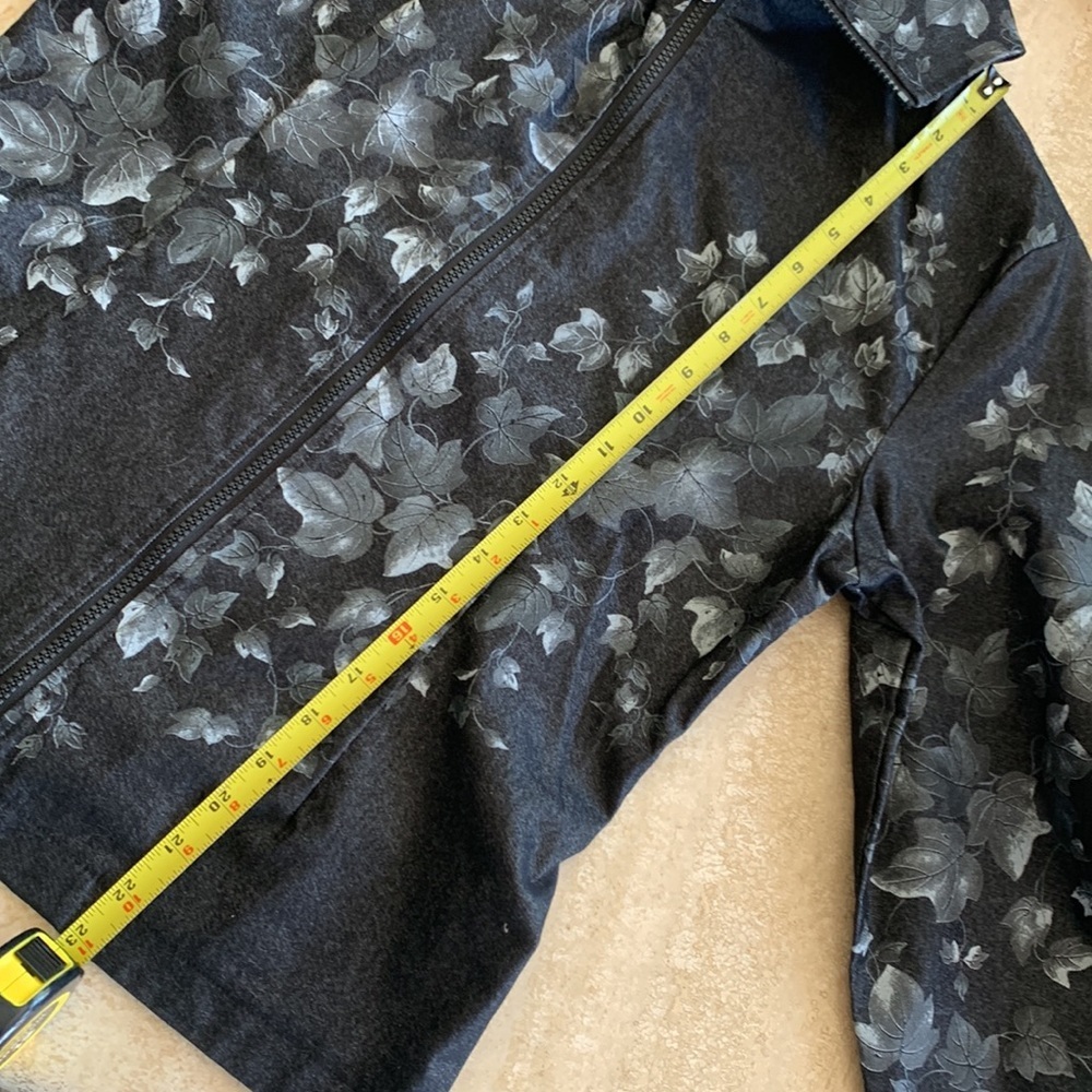 CLARA S by CLARA SUNWOO Grey denim jacket, light weight, stencil leaves. S - Picture 14 of 16